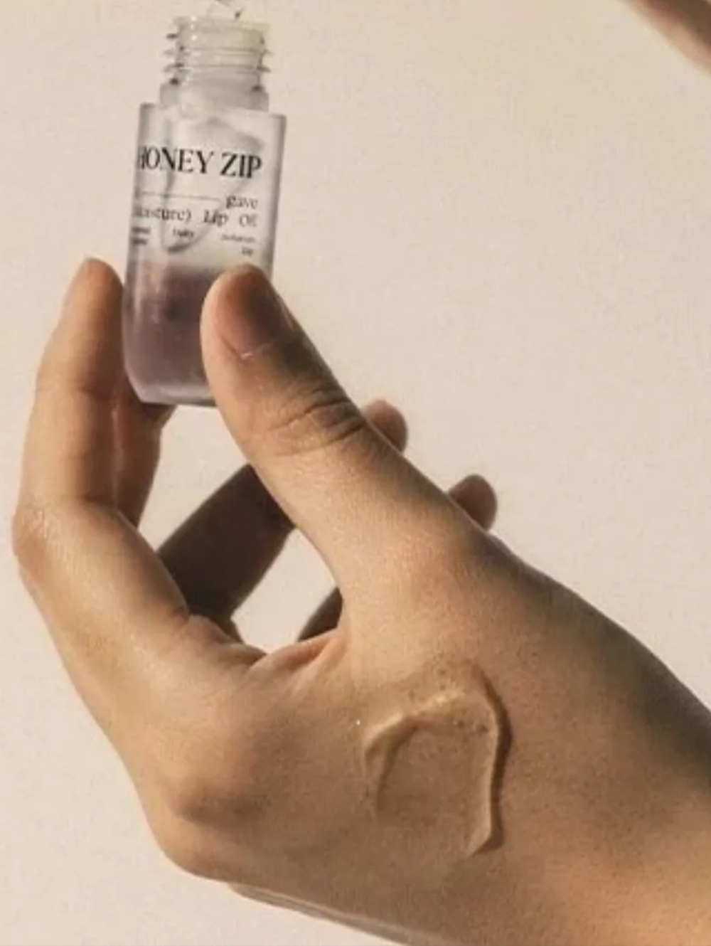 Honey Zip:KOREAN LIP OIL - Picture 3 of 4